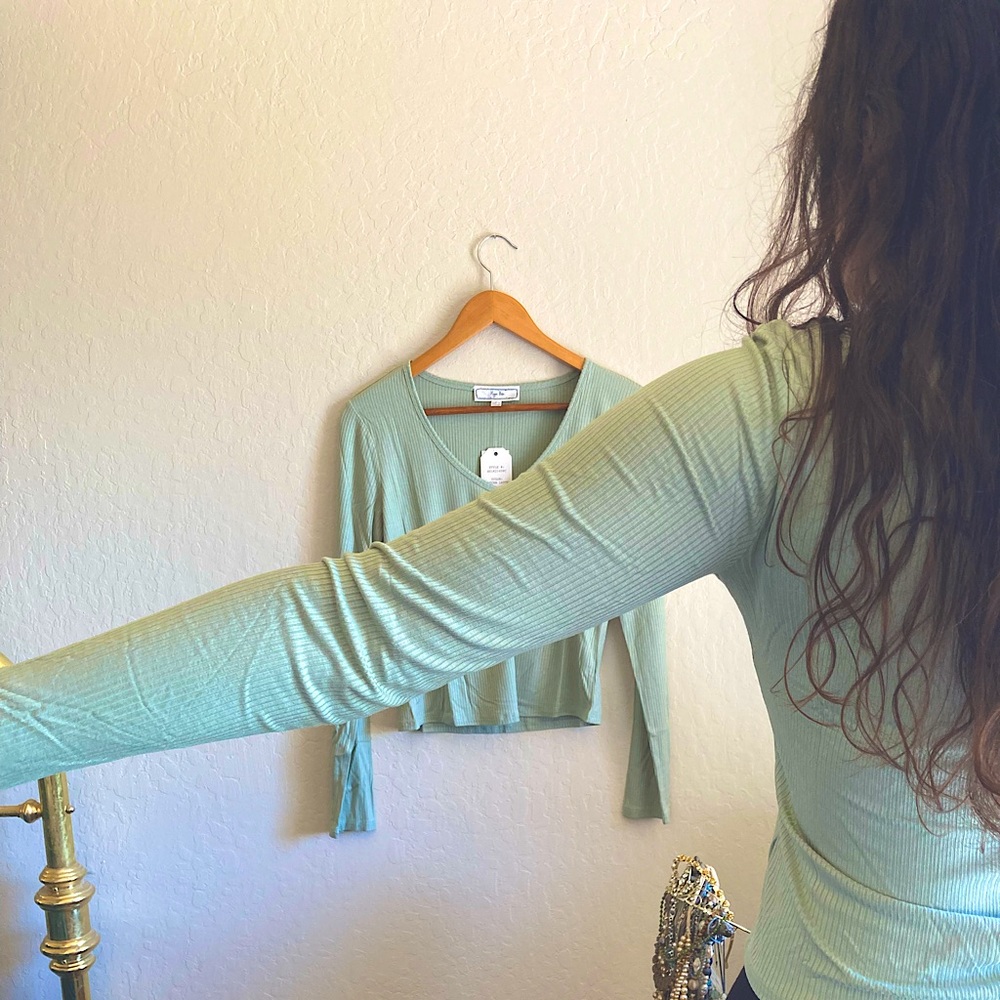Hippie Rose Ruched-Front Rib-Knit Top - Picture 7 of 9